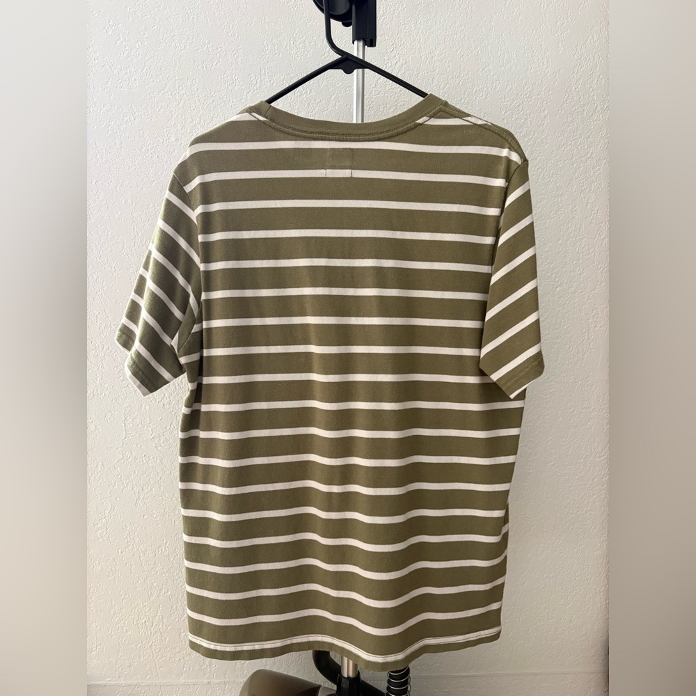 Levi’s Essential Short Sleeve T-Shirt - Picture 2 of 3